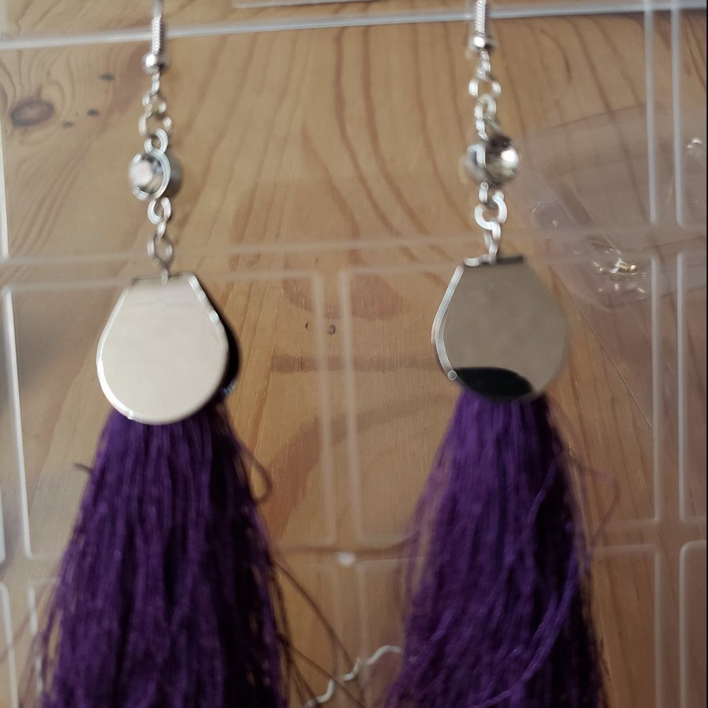 Looped Earring - Picture 9 of 10